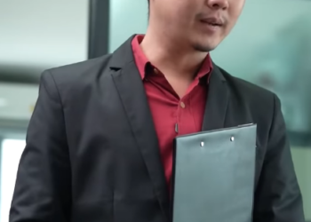 T2003005_ขอทานมาเช คกระจกรถของประธานบร ทเพ อแลกขนมป_part 2