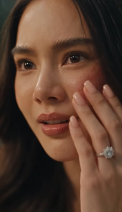 [ครบชุด] อวดแหวนเพชร “ผัวพี่รักฉัน!” โดนเมียหลวงฟาดแฟ้มอายัดทรัพย์ ผัววิ่งมาเห็นถึงกับทำกุญแจรถร่วงช็อกค้าง!