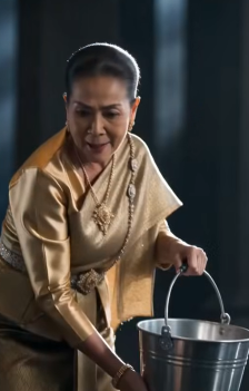 [ครบชุด] เตะหัวสาดน้ำสกปรกใส่สะใภ้ท้องแก่! ผัวยืนกอดอกดูเฉย เมียเงยหน้าลั่น “พวกแกต้องชดใช้” ขนลุกทั้งบ้าน!